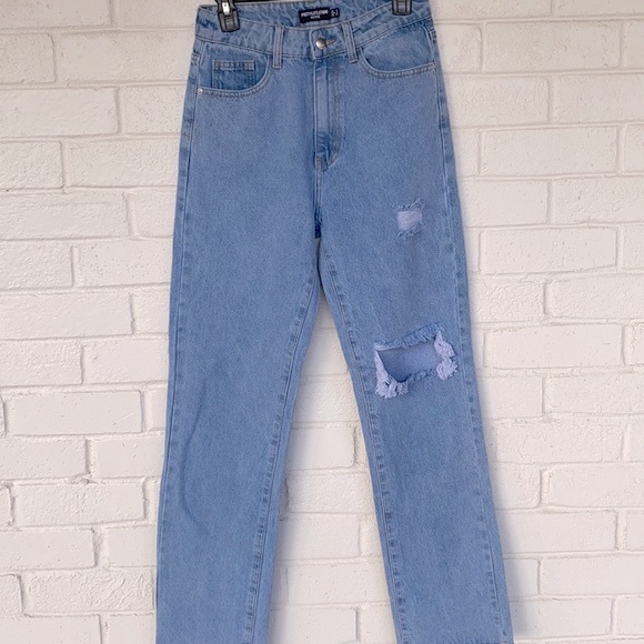 Pretty Little Thing Petite Knee Rip Light Blue Wash Long Leg Straight Je… - Picture 2 of 8